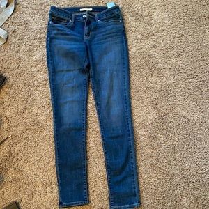 Levi’s 711 skinny size 27